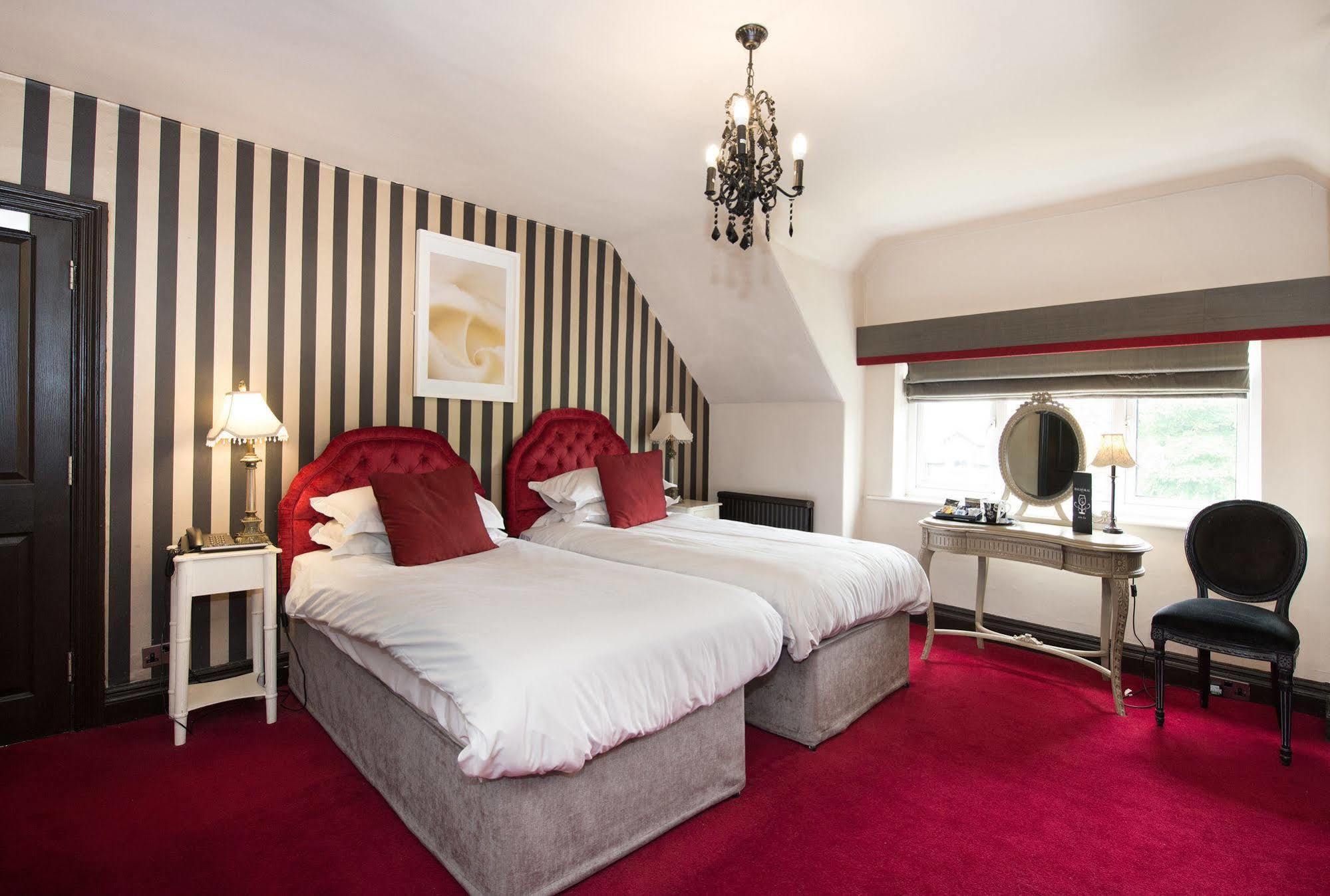 Balmoral Hotel Харрогейт Экстерьер фото