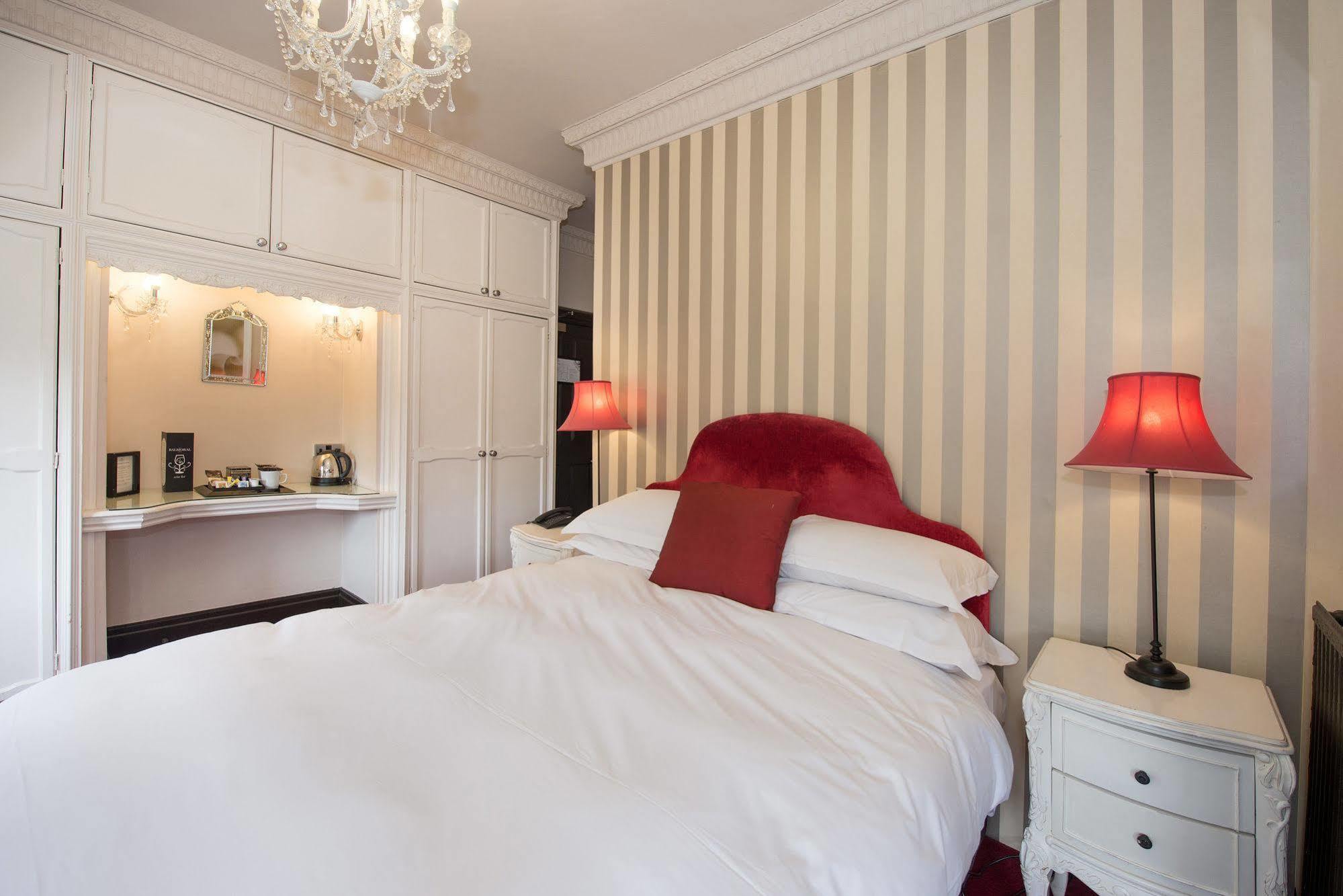 Balmoral Hotel Харрогейт Экстерьер фото